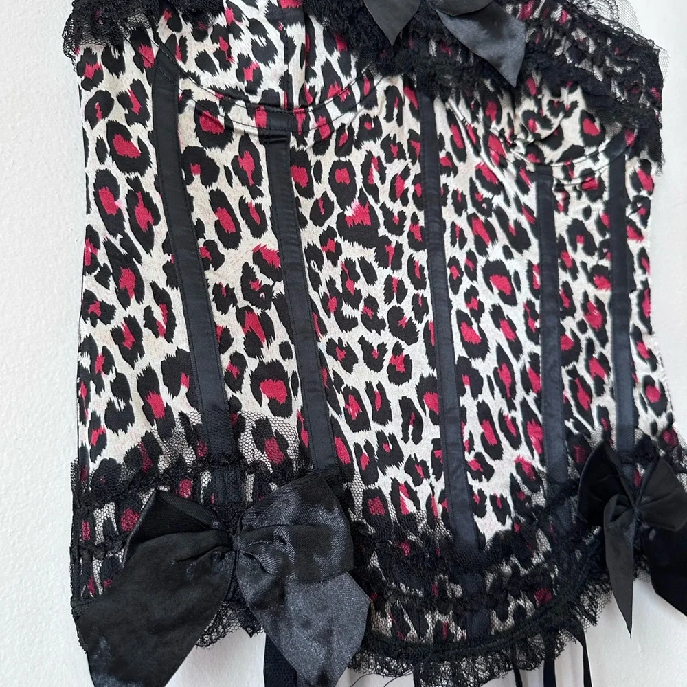Leopard Print Corset with Black Lace and Bows - Picture 4 of 5